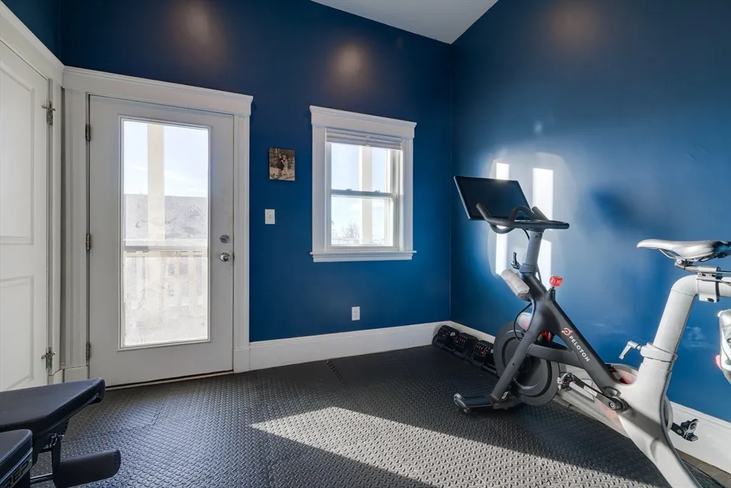 41 Farragut Rd, South Boston