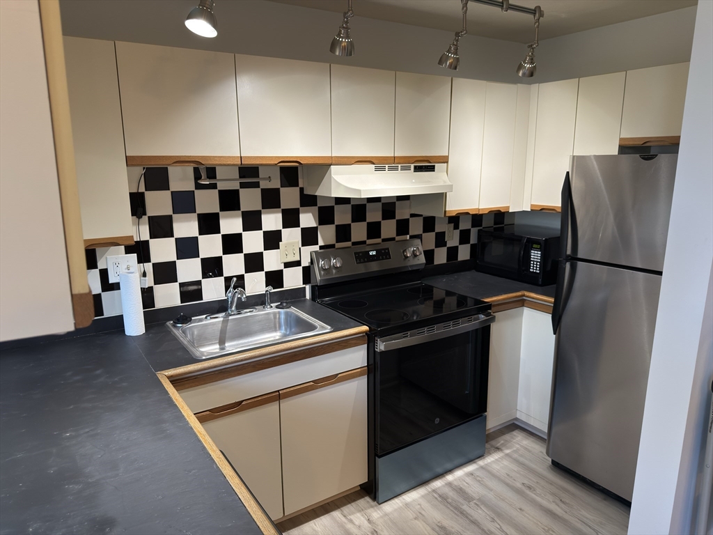 280 Village St, Medway