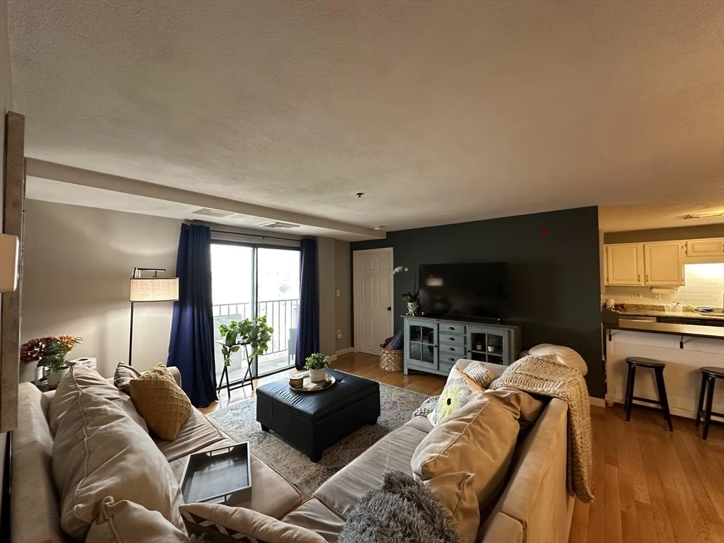 39 Parlin St, Everett