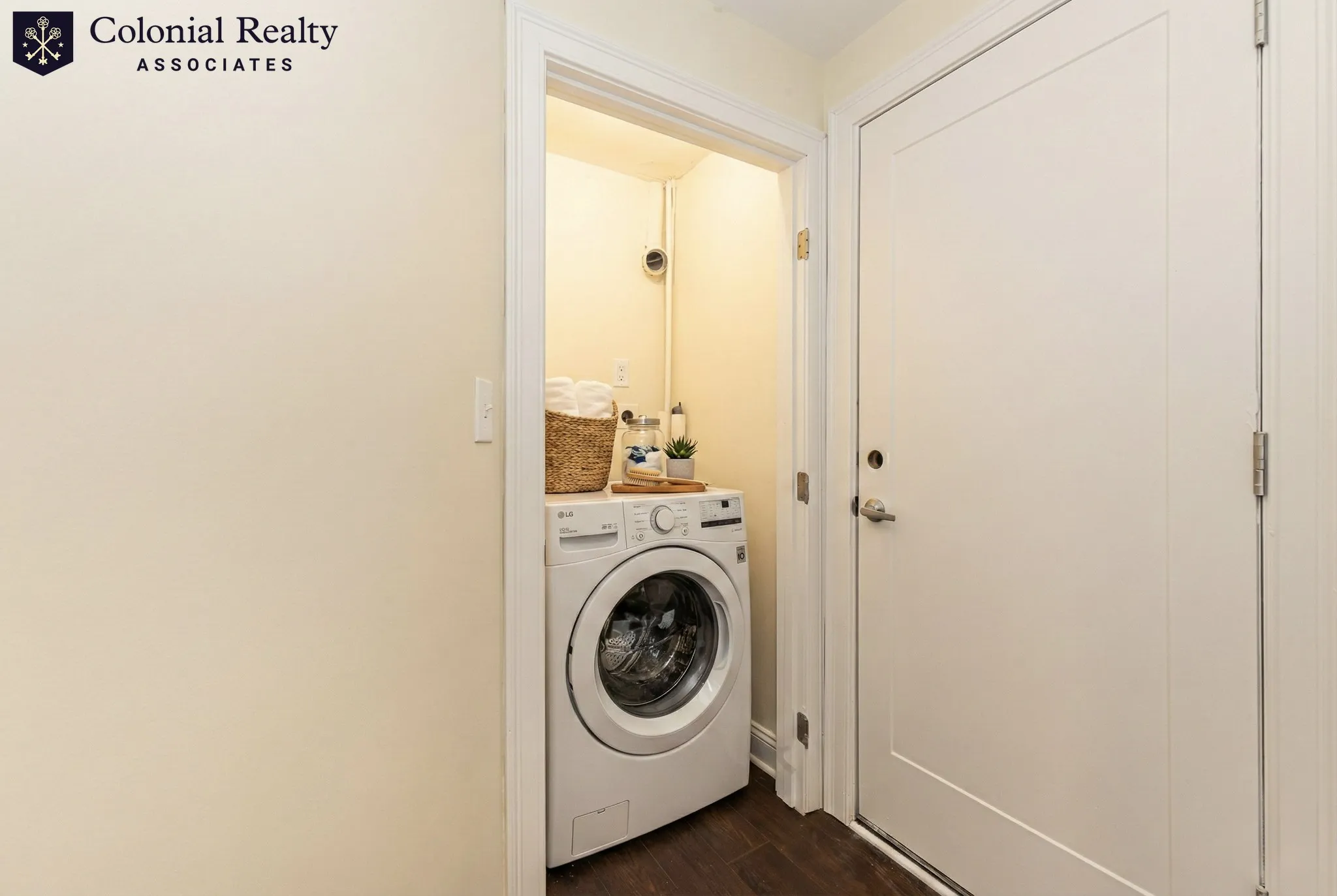 48 Caldwell Rd, West End