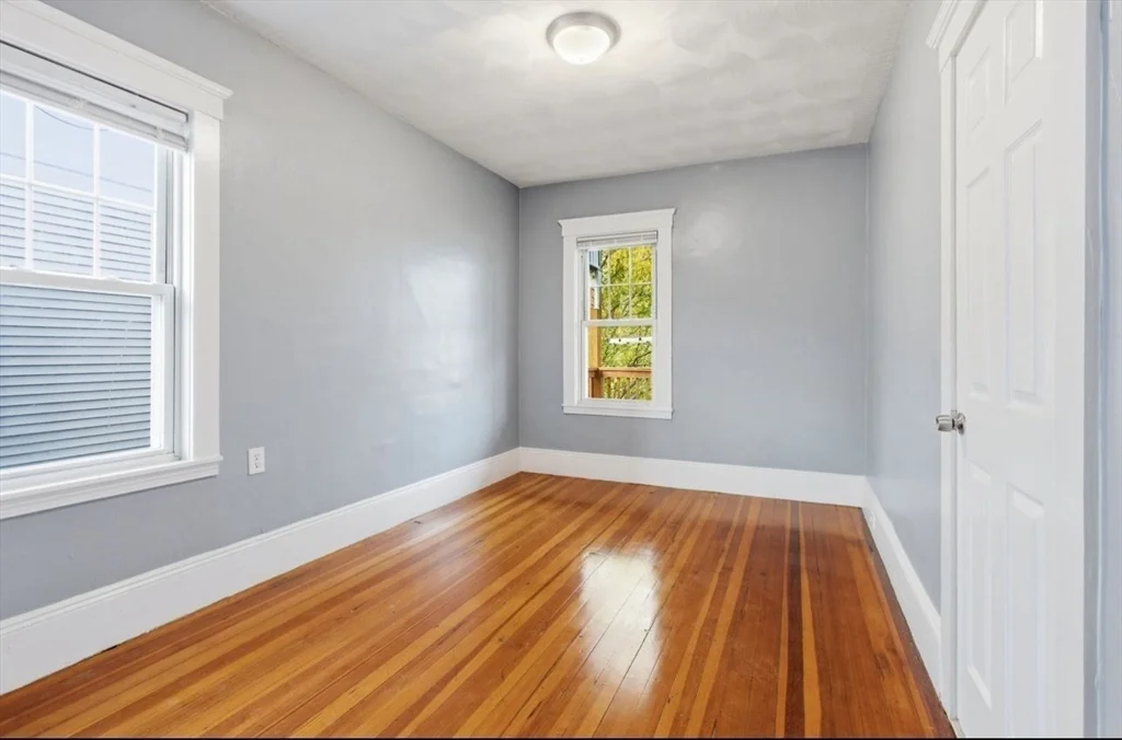 20 Leslie St, Dorchester