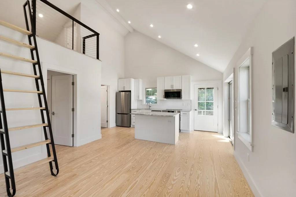 29 Pigeon Hill St, Rockport