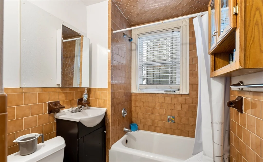 78 Hillside St, Mission Hill