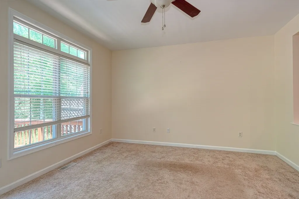 89 Buttercup Ln, Grafton