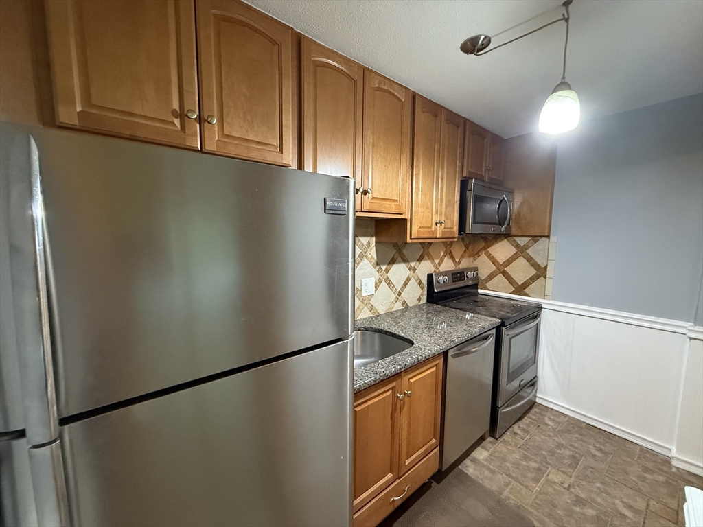 491 W Central St, Franklin