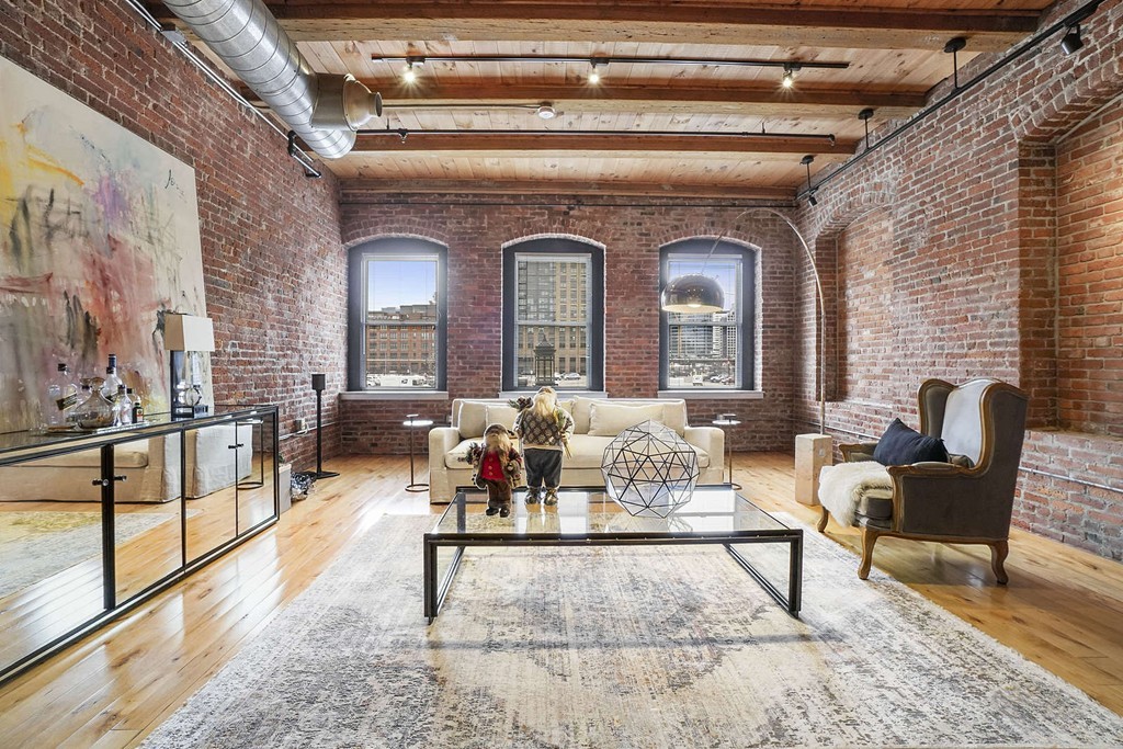 21 Wormwood St, South Boston