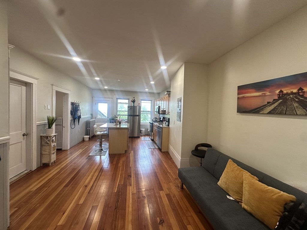 118 Gladstone St, East Boston