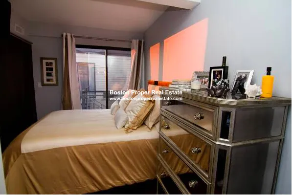 12 Stoneholm St, Fenway