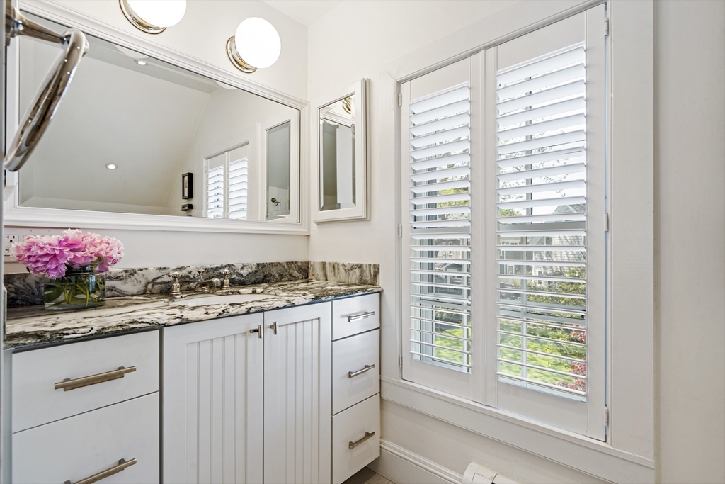 101 Elm St, Marblehead