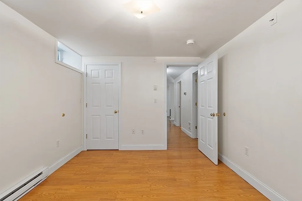 61 Western Ave, Gloucester