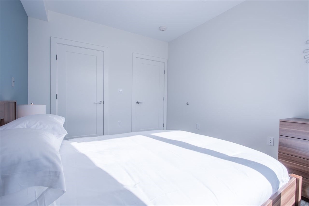 900 Beacon St, Fenway