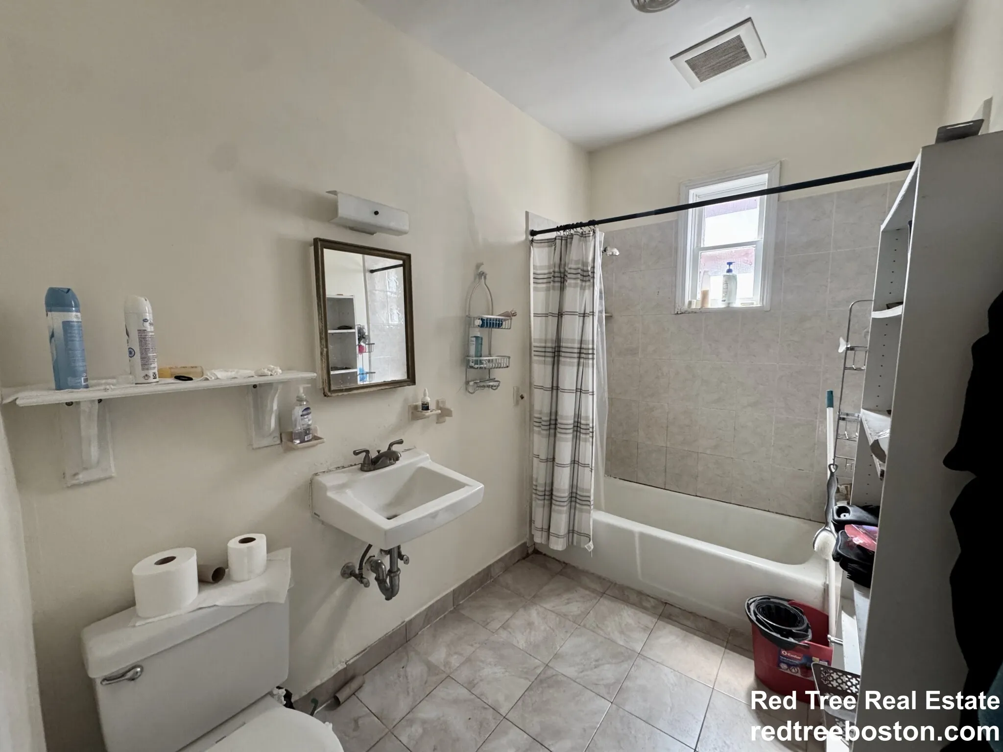 348 Faneuil St, Oak Square