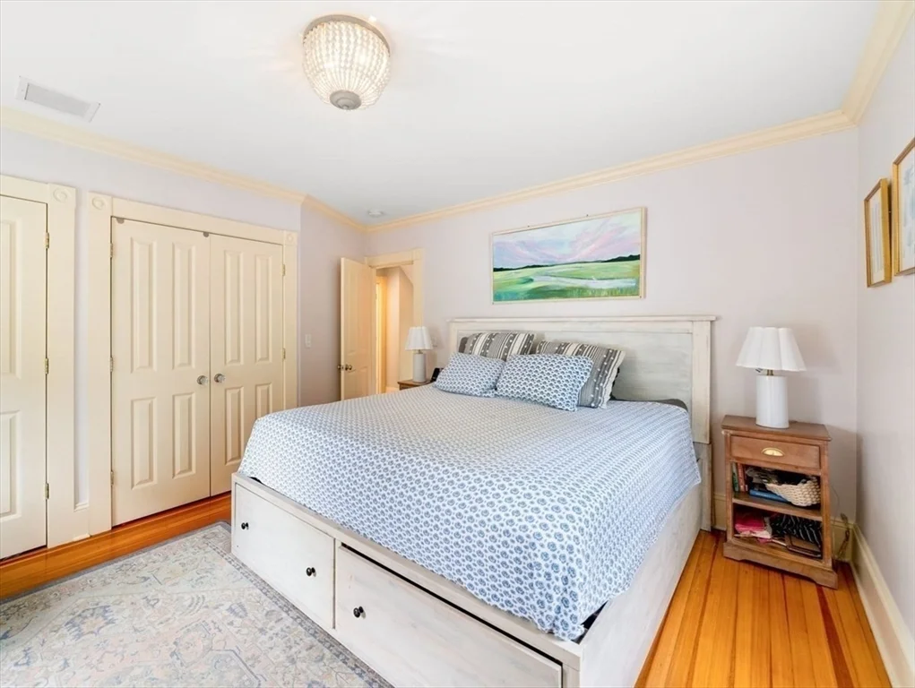548 Elm St, Dartmouth