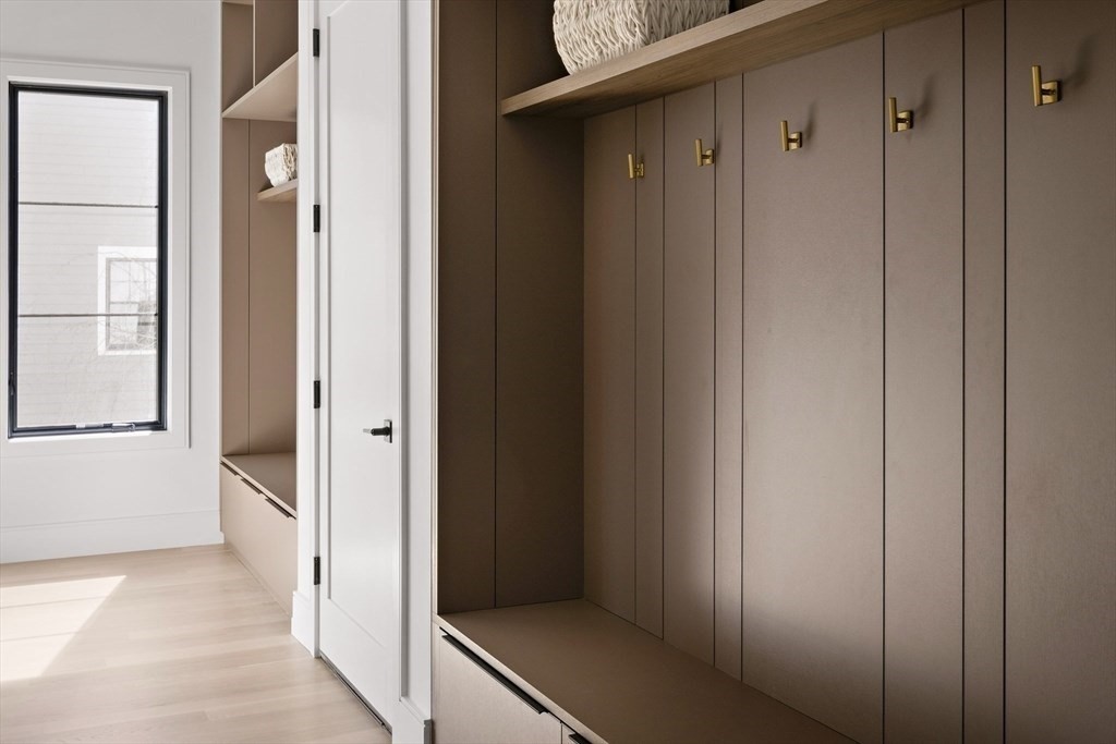 71 Harwich Rd, Chestnut Hill