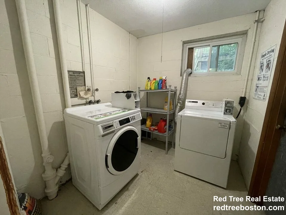 649 Washington St, Oak Square