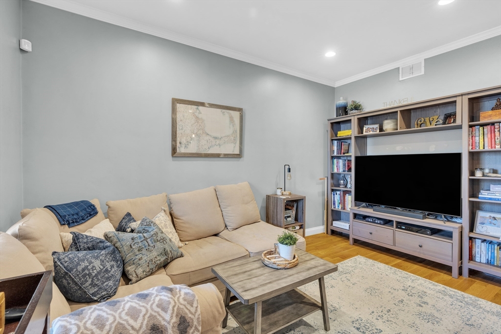 242 W 5th St, South Boston