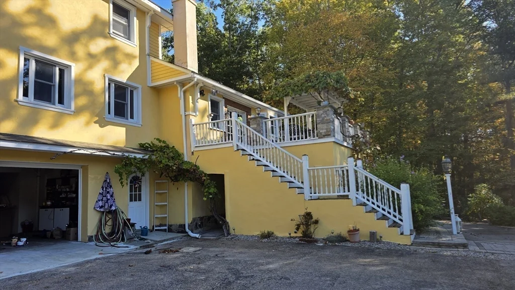 85 Burlingame, Charlton