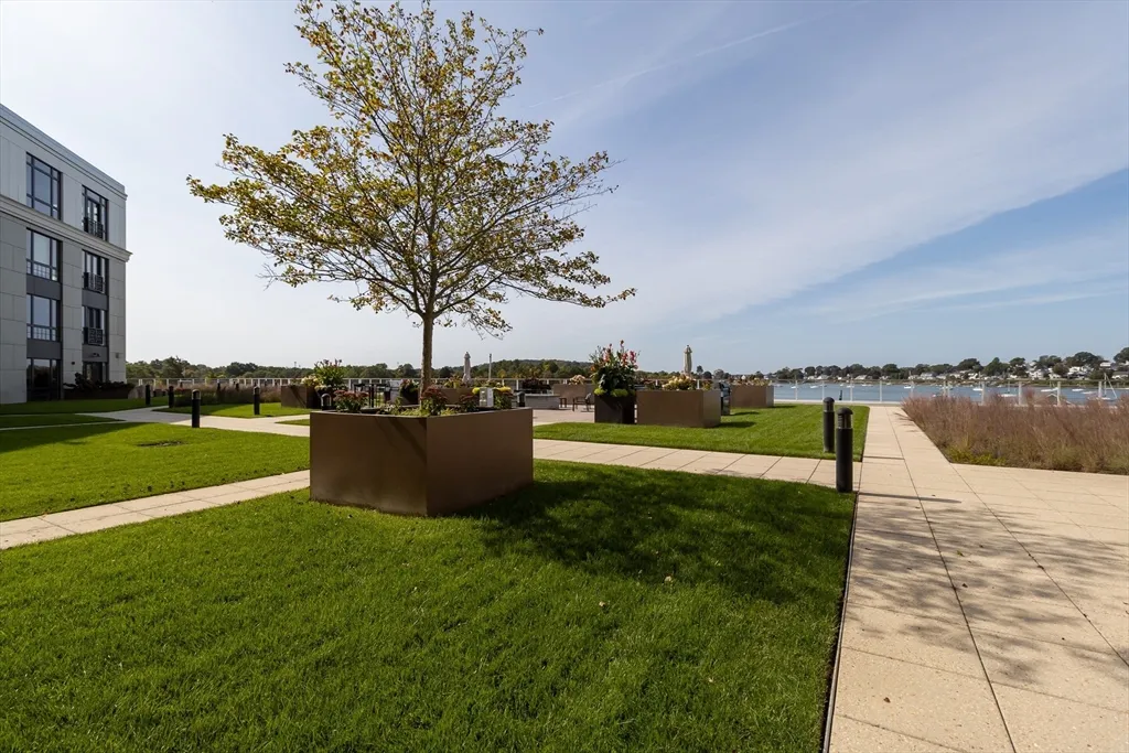 10 Shipyard Dr, Hingham