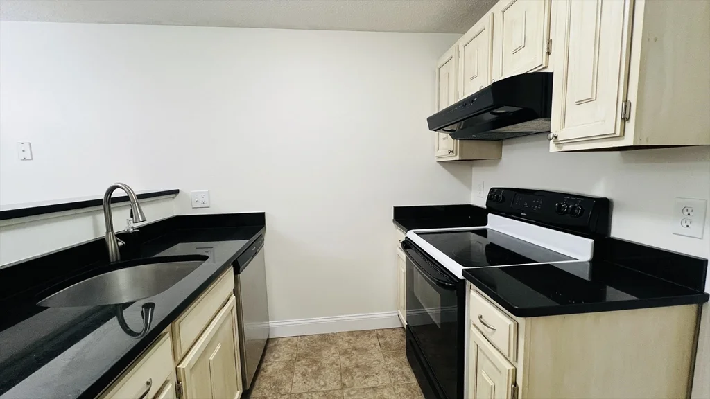 18 Walden Dr, Natick