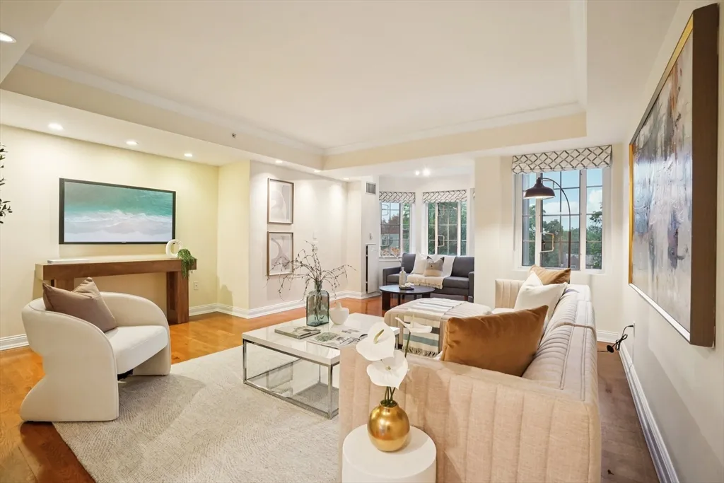 20 Chapel St, Longwood