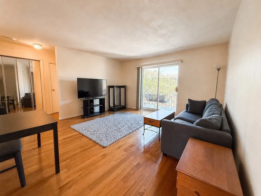 28 Westgate Rd, Chestnut Hill