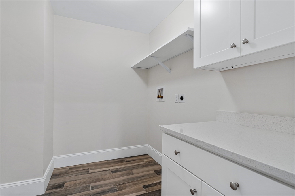 15 Lily Pond Ln, Lexington