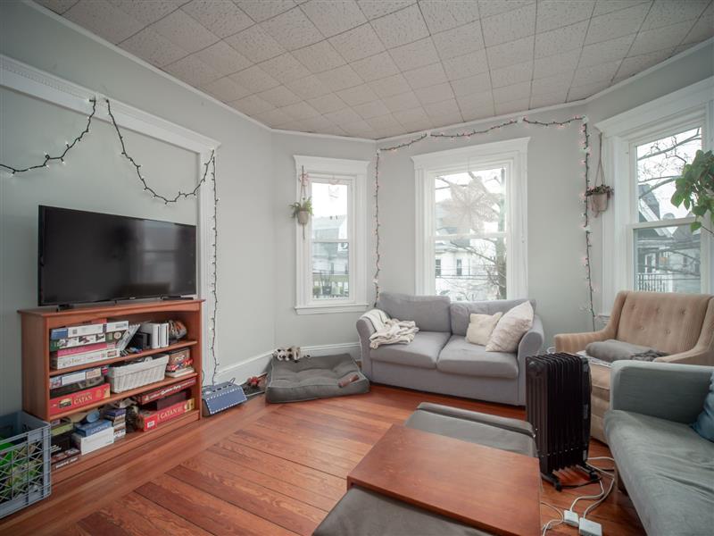 81 Bristol Rd, Medford