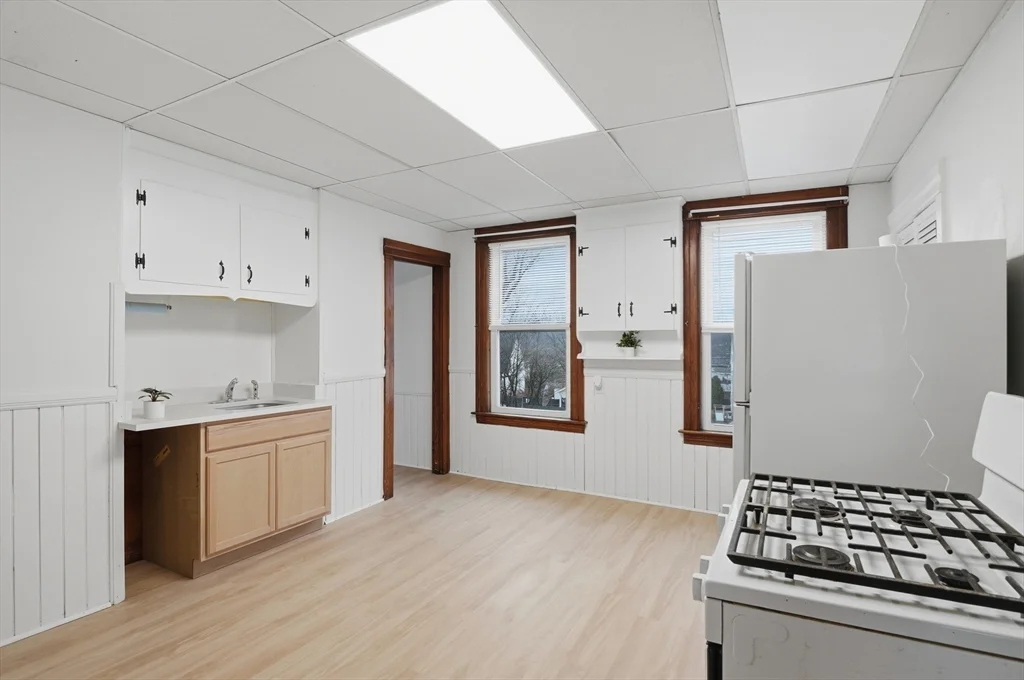 34 King Philip Rd, Worcester