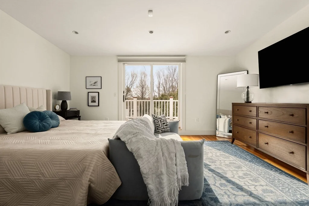 59 Harbor Ave, Marblehead Neck