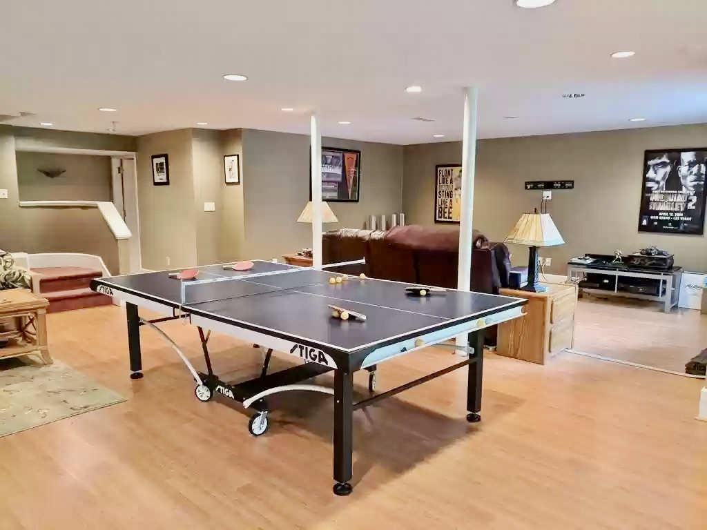 253 Nahanton St, Oak Hill