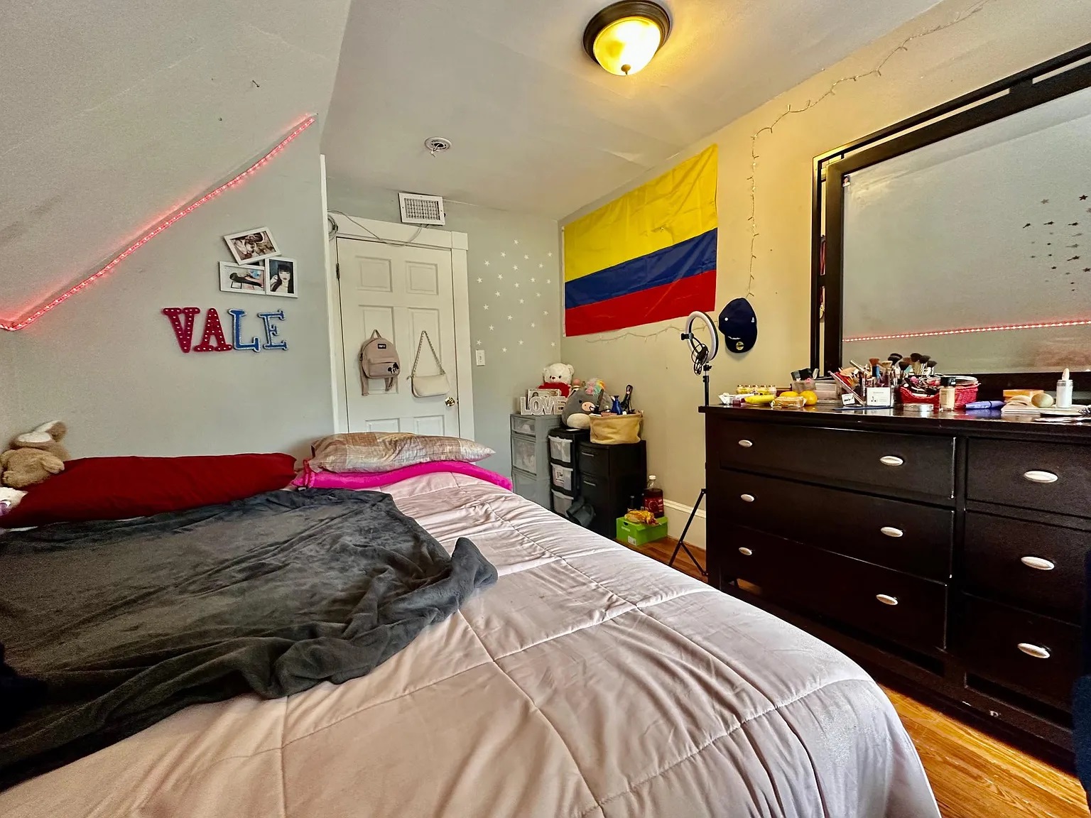 17 Stratton Ter, Banks Square