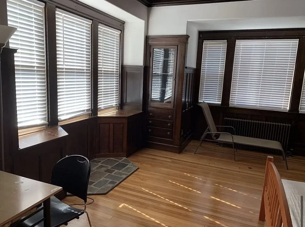 161 Walnut St, Newtonville