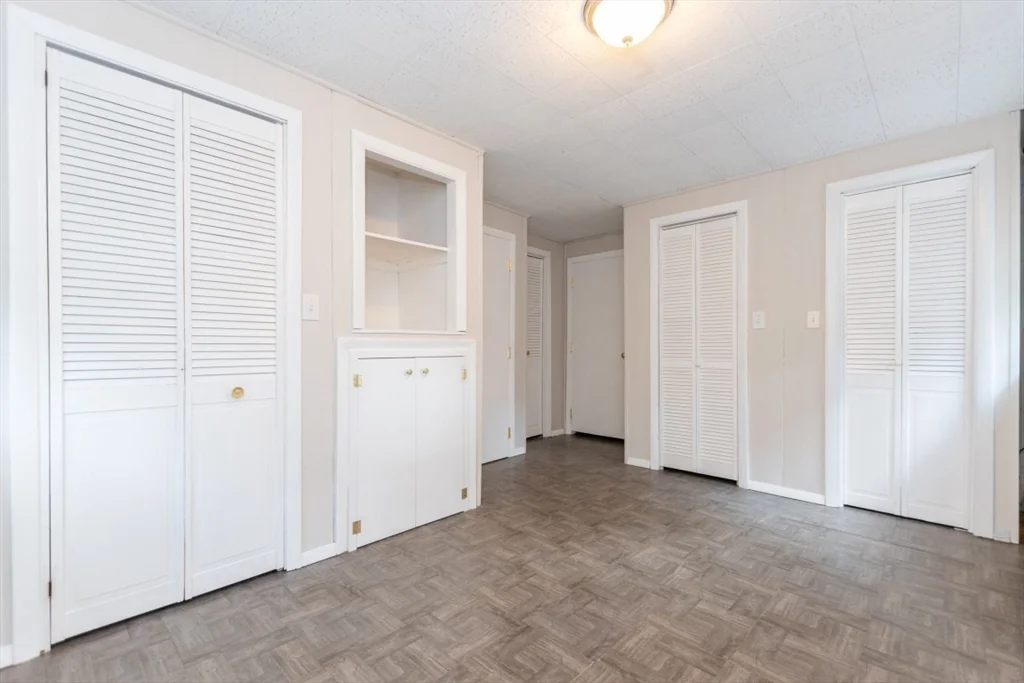 205 Hardy Pond Rd, Waltham