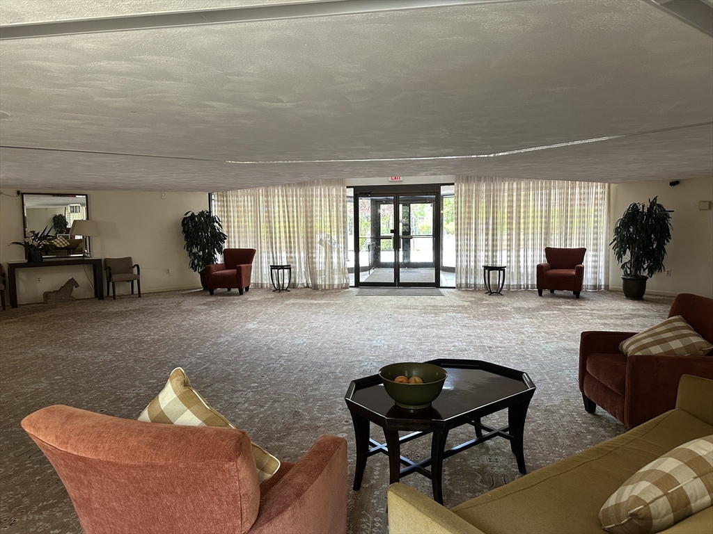 406 Paradise Rd, Swampscott