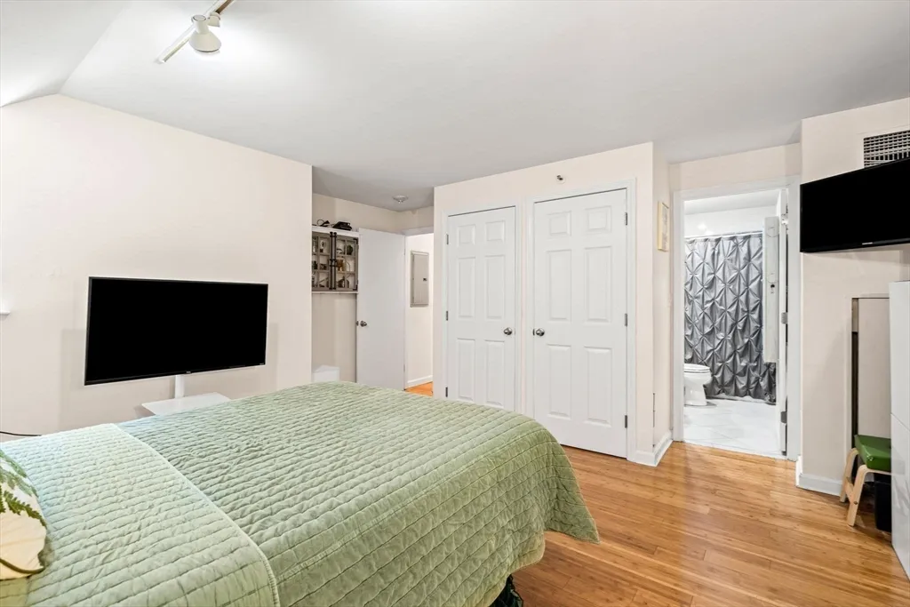 2 Clarendon St, South End