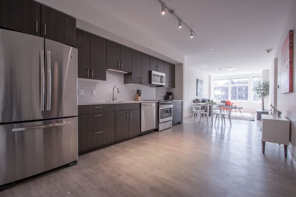 900 Beacon St, Fenway