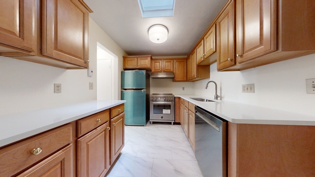 55 Staffordshire Ln, Concord