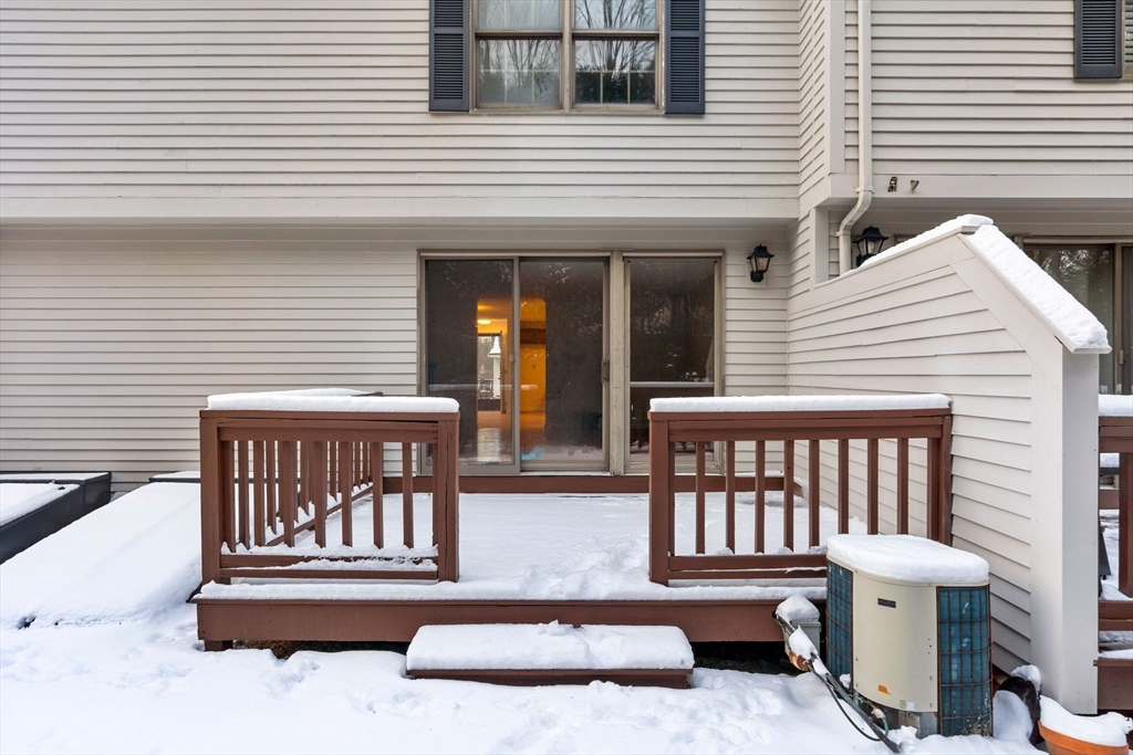 10 Carriage Ct, Merrimac