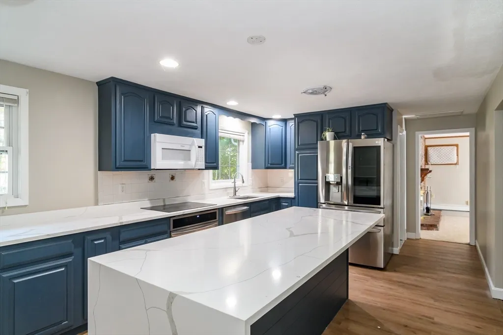 3 Hickory Ln, Nobscot