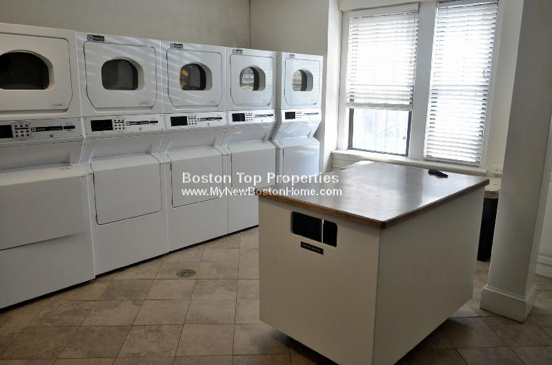 64 Queensberry St, Fenway