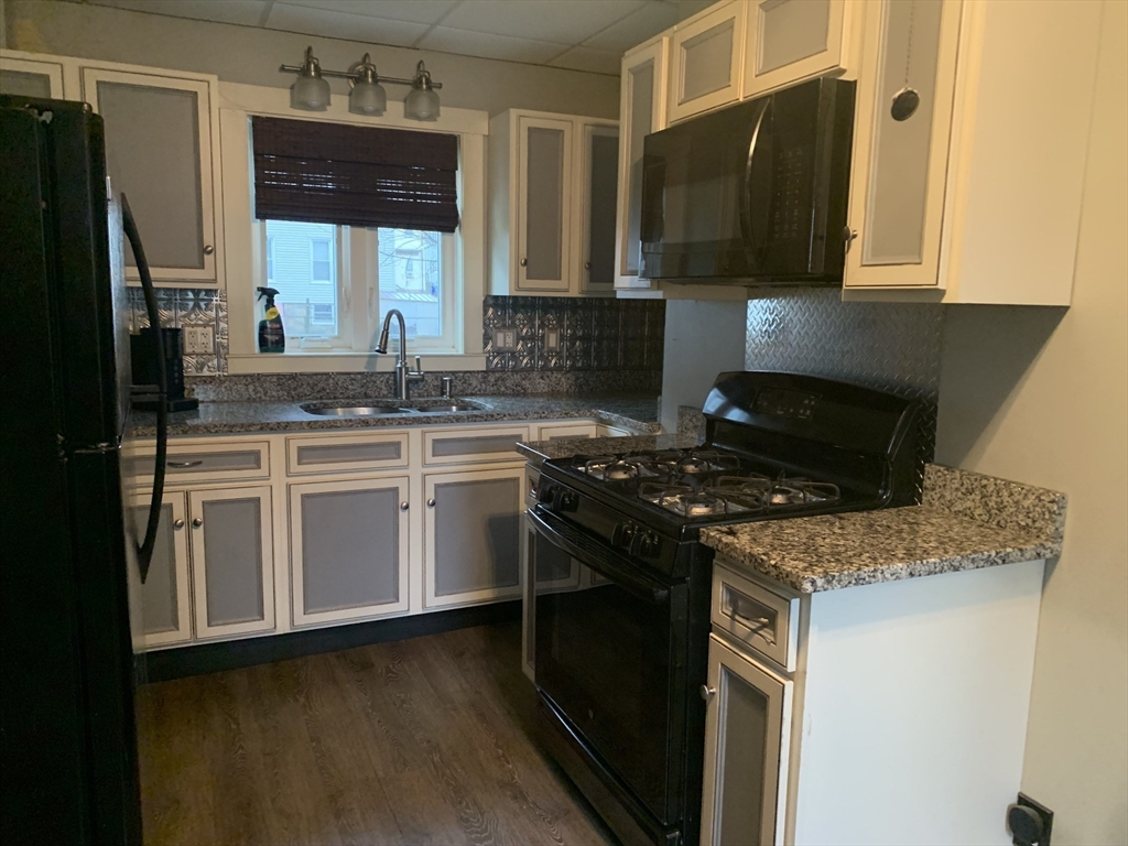 293 Linden St, Fall River