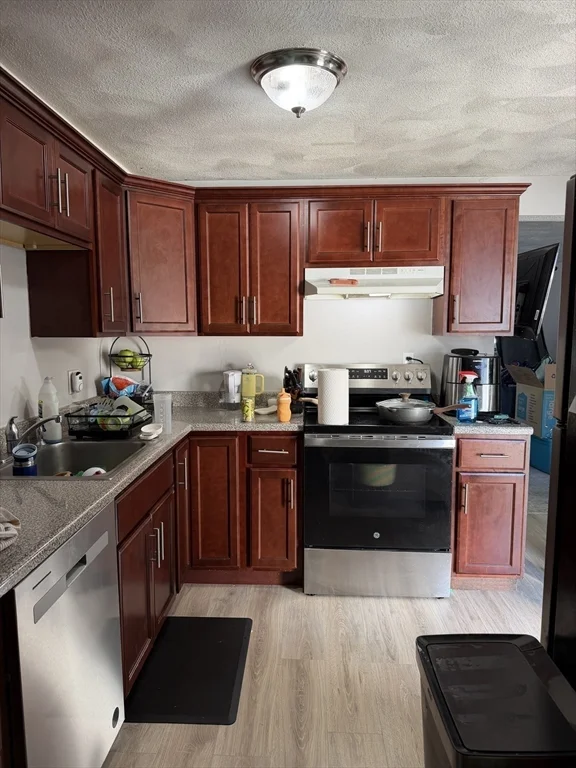 6 Ba Dr, North Attleboro