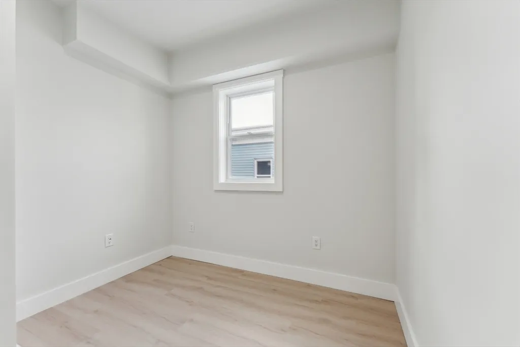 47 Brackett St, Oak Square