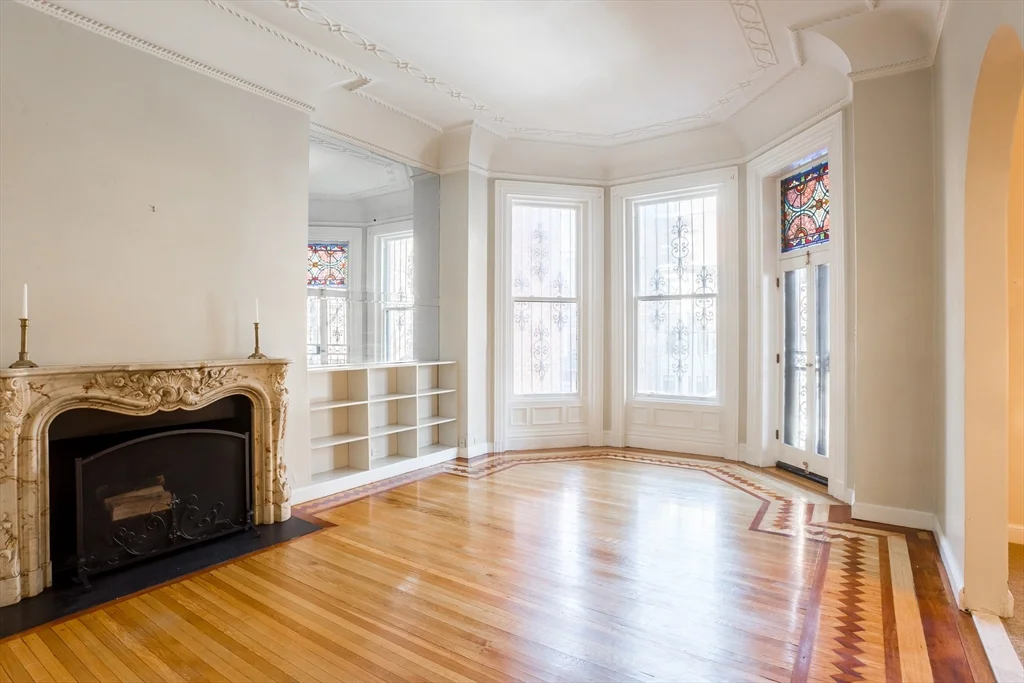 327 Commonwealth Ave, Back Bay