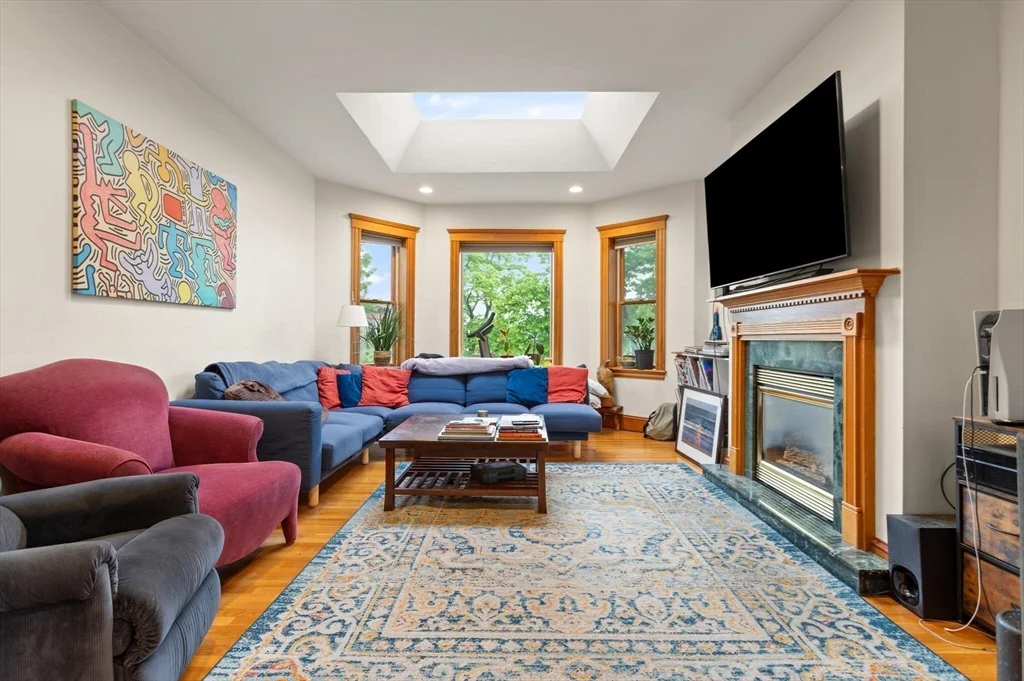 90 Browne St, Coolidge Corner