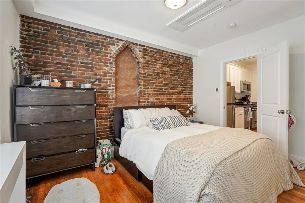 130 Myrtle St, Beacon Hill