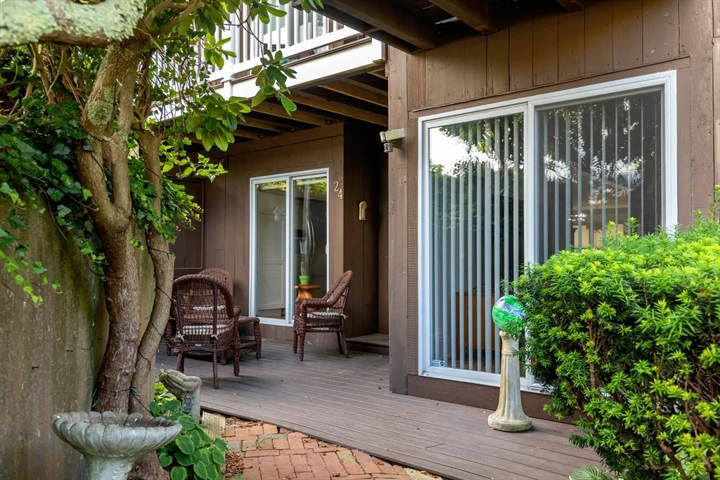 24 Ships View Ter, Buzzards Bay