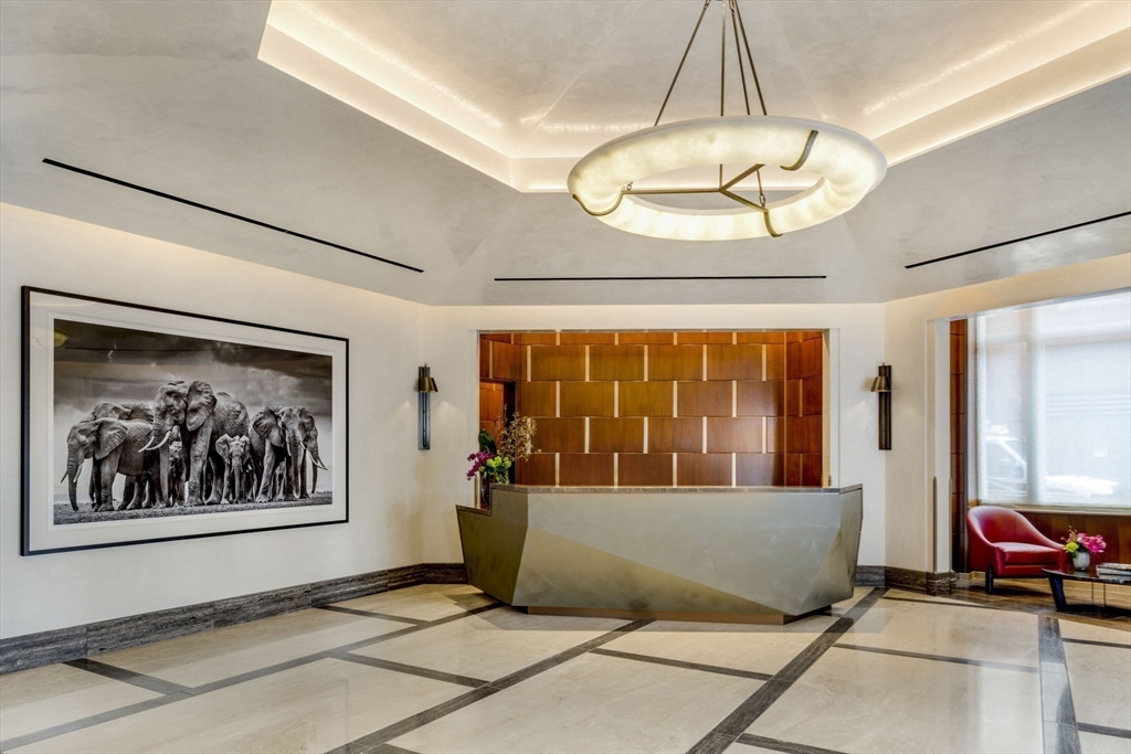 100 Lovejoy Wharf, Waterfront