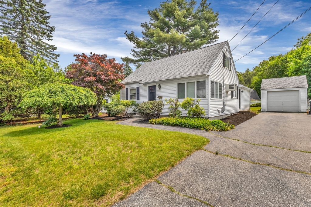 4 Oakridge Ave, Natick