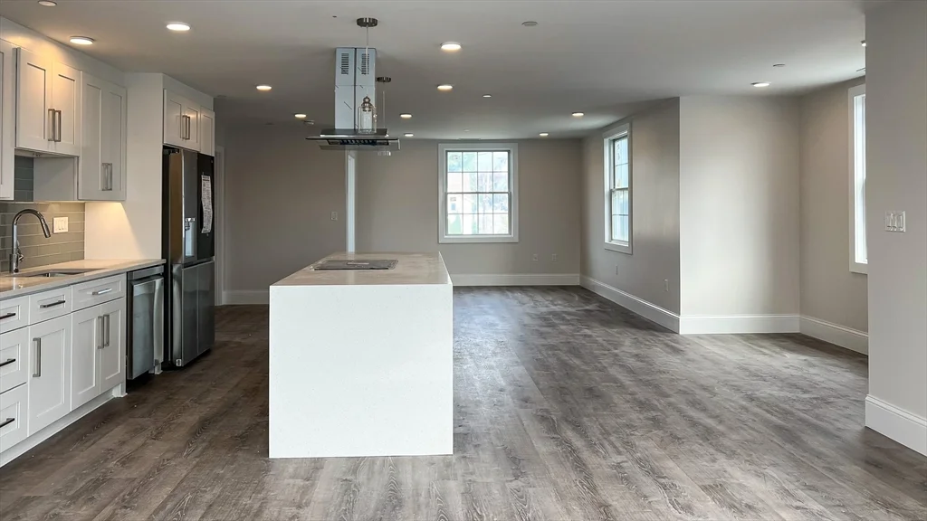 131 Cambridge St, Burlington